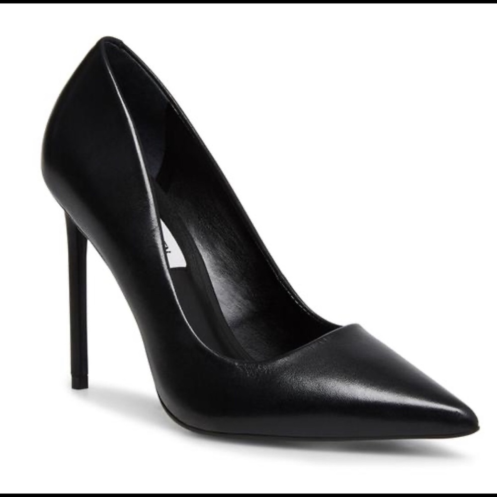 Steve Madden Estoria Black Pumps